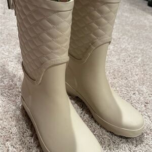 Time and Tru Beige Quilted Winter Boots